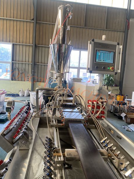 Mašine za plastiku Yongte: Vožnja industrije WPC podova na nove visine