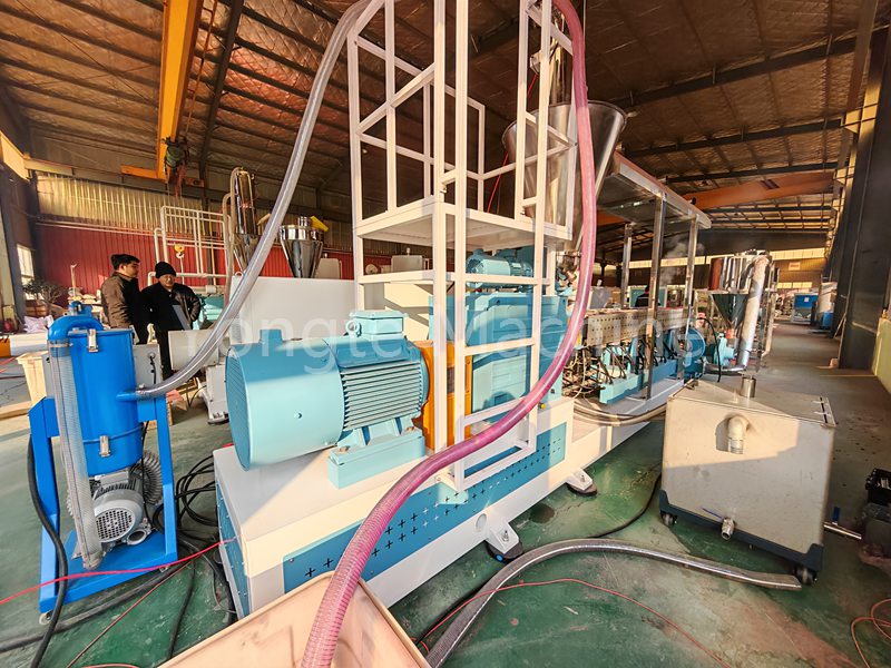 Yongte nadograditi WPC granulator za granulator uspješno testirano sa velikim kapacitetom i malom potrošnjom energije