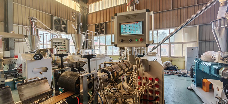 WPC Profil mašina testirana za kupca iz Južne Afrike