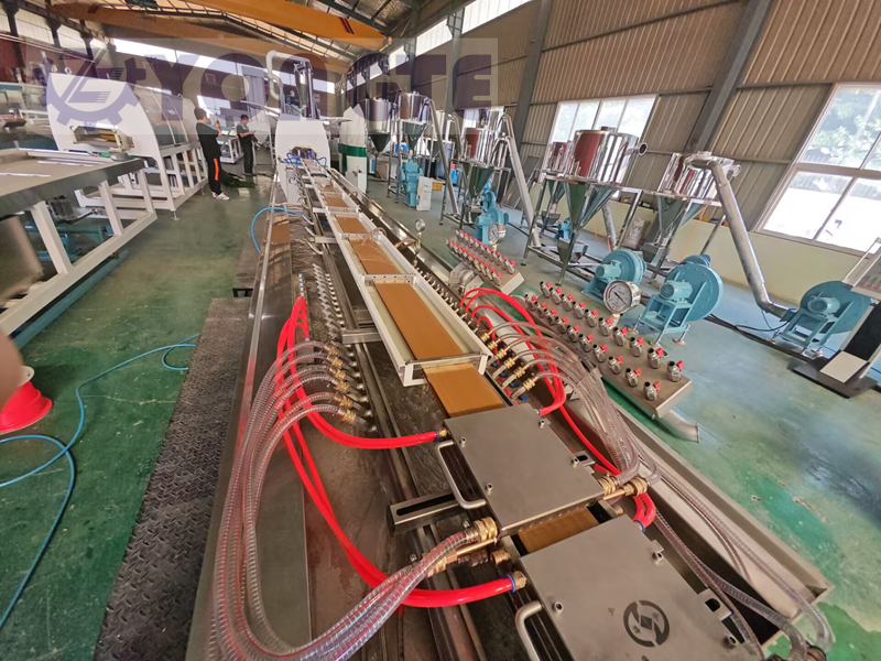 Yongte Plastics Machinery: Izrada drveno-plastičnih kompozitnih (WPC) podova za unutrašnjost automobila 