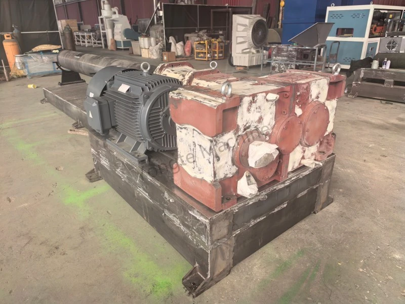 Montaža visokoefikasnih paralelnih ekstrudera s dva vijka za recikliranje otpada od plastične folije