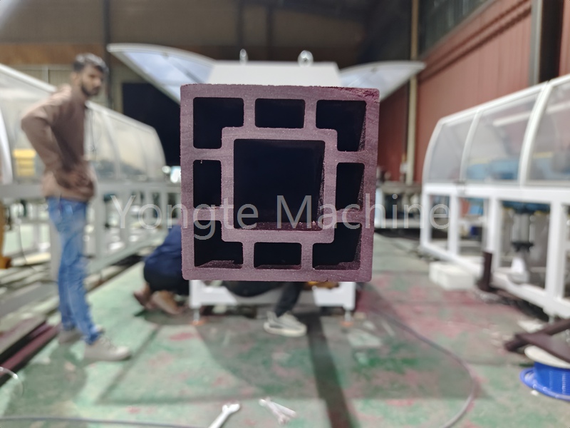 WPC mašina za izradu stubova za ogradu